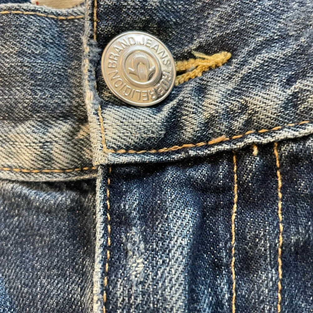 True Religion Made in USA Perfectly Distressed Bobby Jean SZ‎ 36 Style MJHT66U51